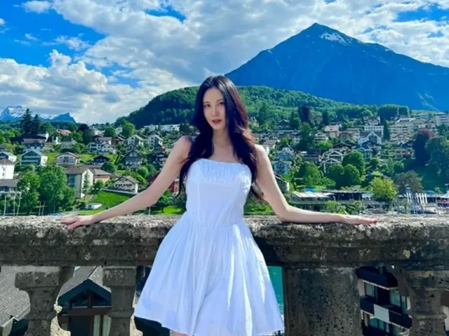 少女时代徐贤，即使穿着运动鞋，也有着11码的完美双腿……她确实是娱乐圈最苗条的人