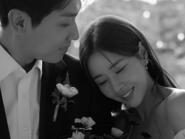 6月结婚的演员朴荷娜公开与篮球队教练男友的结婚画报…恩爱气氛难掩