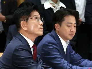 民主党联合选举战略委员会常任委员长金珉硕表示，“金文洙和李俊硕候选人统一的可能性很大……支持率将下降”（韩国）