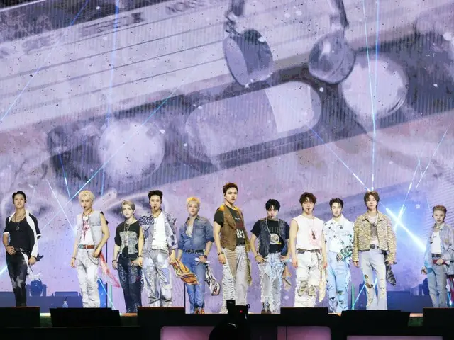 SEVENTEEN 在海底舰桥上提前发布《THUNDER》带来惊喜……这是一首引发合唱的热门歌曲