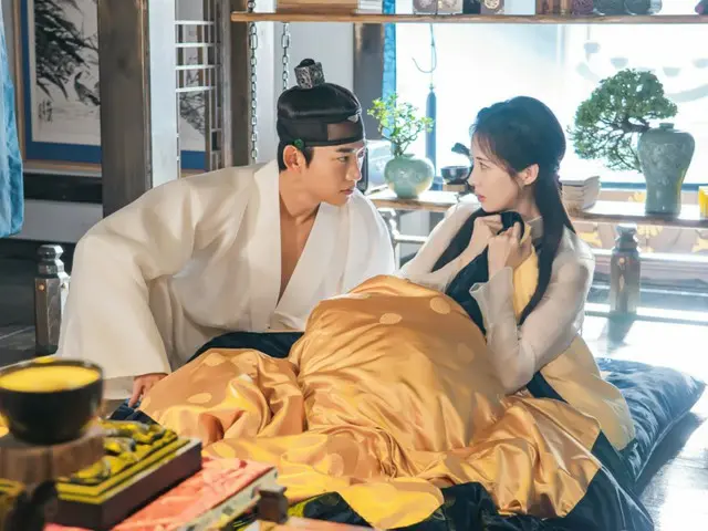 Tacyeon（2PM）和徐贤（少女时代）在《我偷走了主角的初体验》中度过了一个非凡的新婚之夜......一部基于小说的颠覆性浪漫
