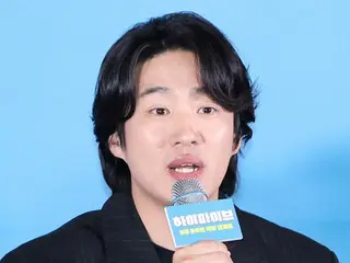 电影《Hi.5》中的安宰弘：“和宥雅仁的吻戏？我觉得这是让团队凝聚在一起的一场戏。”