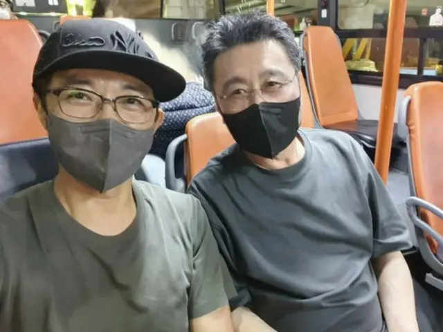 演员安在旭公开与已故崔正宇的合影……“请祈祷我的哥哥不会孤单”
