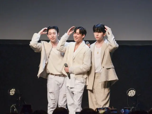 [官方报道] UKISS 的 Hun、Kevin 和 Kiseop 非常高兴时隔 8 年再次同台演出！东京粉丝现场直播第一天的报道已经到来！