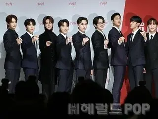 SEVENTEEN第五张专辑初销量突破252万张…专辑榜第一位