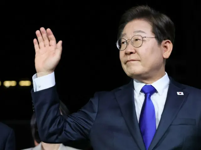李在明将总统办公室从龙山迁至青瓦台 - 韩国总统选举