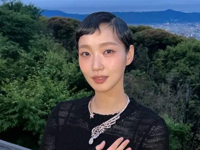 女演员金高恩的短发看起来很棒......透明、优雅和性感