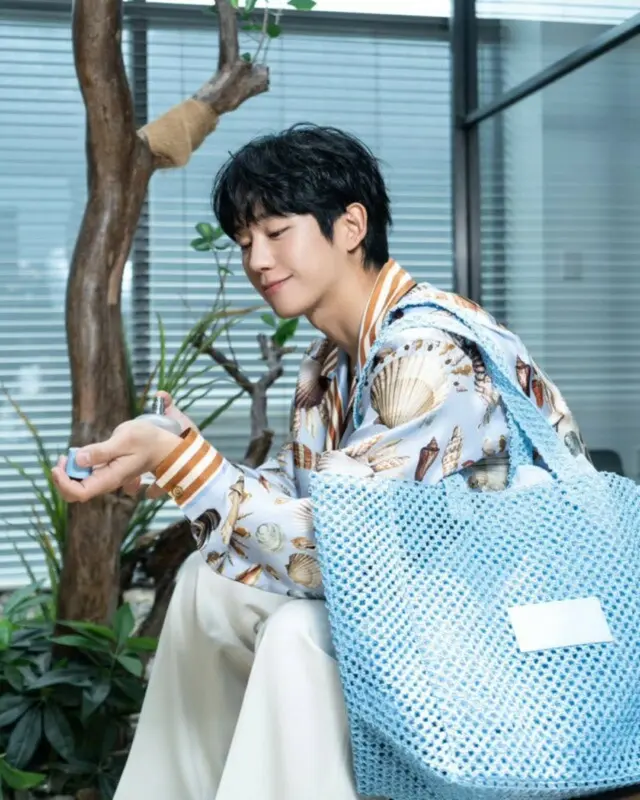 チョン・ヘイン、爽やかでラグジュアリーなビジュアル…夏の香り漂うグラビア公開04