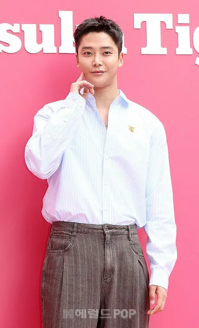 【フォト】ロウン（SF9）、ファッションブランドのオープン記念イベントに参加…短く切ったヘアスタイル