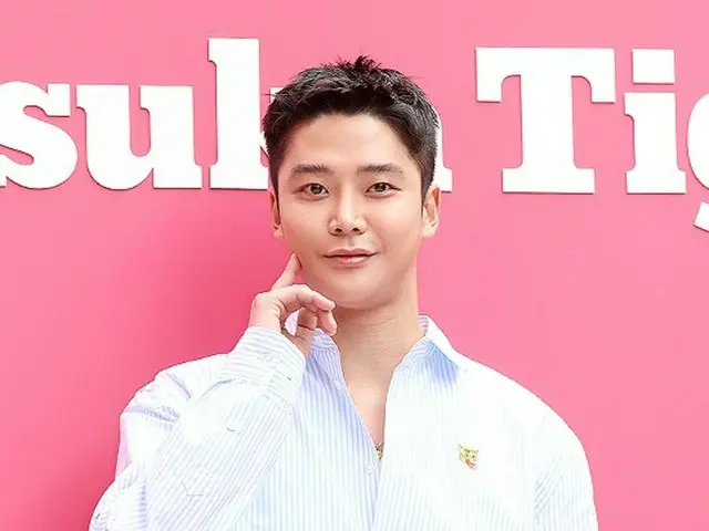 [照片] Ro Woon (SF9) 出席时尚品牌开业活动...剪了发型