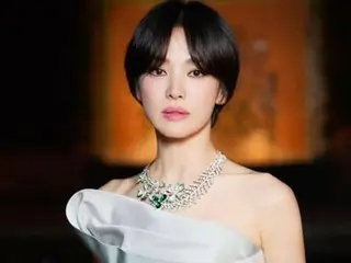 女演员宋慧乔，美丽的低胸装......可以驾驭任何服装的“终极美女”