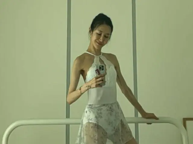 演员严泰雄的妻子尹海珍通过芭蕾舞展现她训练有素的身材......“苗条而美丽”