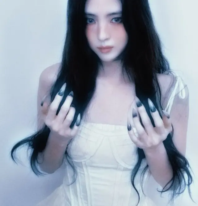 女優ハン・ソヒ、“マンチッ”ビジュアルで視線強奪…怖いくらいきれいだね