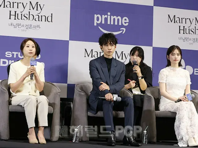 [照片] 佐藤健与小柴风香出席日版《嫁给我吧老公》制作发布会
