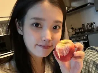 IU，不是作为明星，而是作为李智恩这个人...她不化妆也太可爱了！