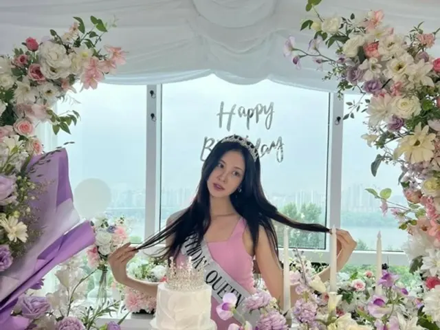 少女时代徐贤发布华丽照片庆祝生日...纤细的腰肢彰显优雅气质