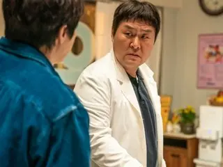 尹京浩在电影《我的女儿变成了僵尸》中饰演赵政硕的助手这一关键角色