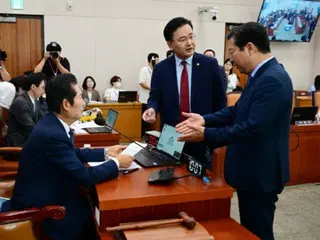 反对党批评崔敏熙主席强行通过三项广播法，是“凌驾于总统之上”（韩国）