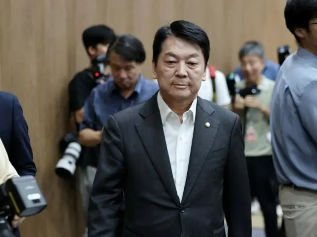人民力量议员安哲秀：“金文洙和韩东勋，别再互相比较了，快去参加党代会吧”（韩国）