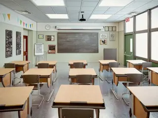 “没有预算”……小学酷暑关空调，家长强烈抗议=韩国