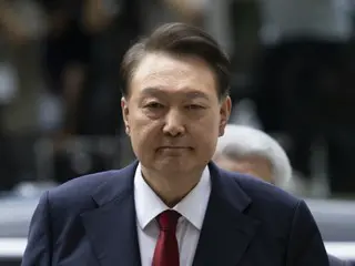 尹前总统被关押在首尔拘留所，拘留编号为“3617”......他被关押在一间只有一台电风扇的6.6平方米的牢房里。