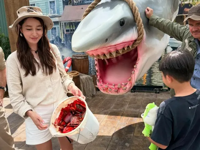 演员李玟贞与丈夫李秉宪一起旅行？喂鲨鱼时“瞬间冒冷汗”