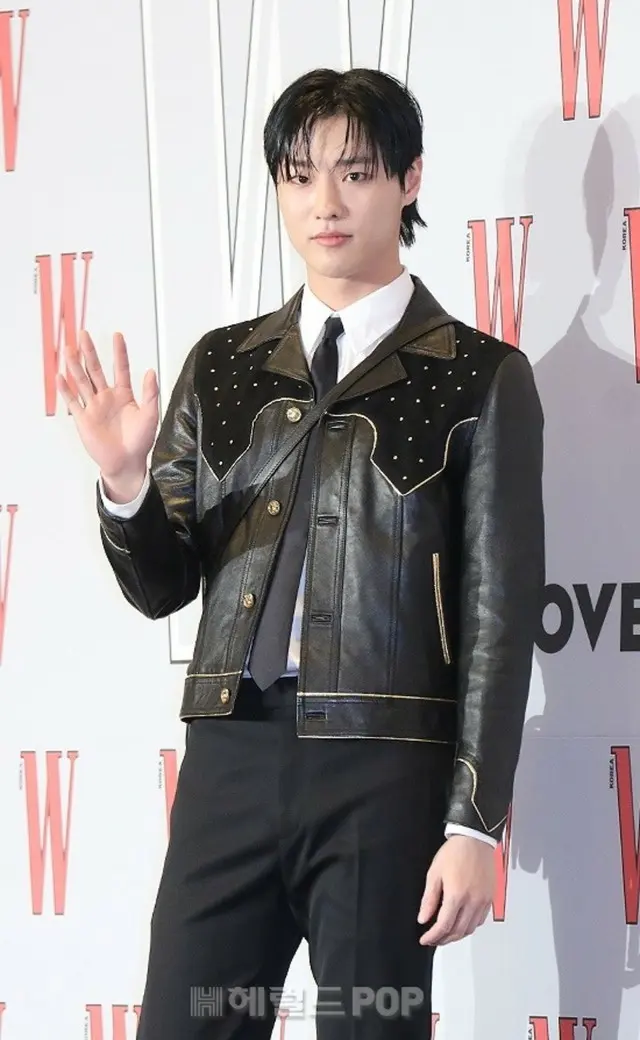 歌手WOODZ、軍服務中「Drowning」チャート逆走シンドロームを起こし...きょう（21日）除隊