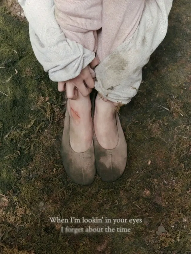 歌手チョン・ソミ、新曲「CLOSER」リリックポスター公開…謎めいた雰囲気2