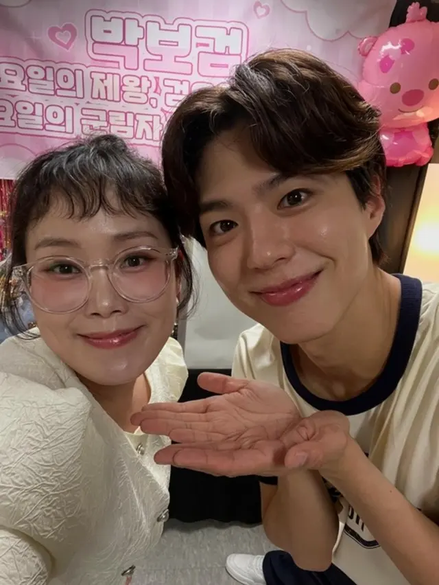 タレントのパク・スルギが俳優パク・ボゴムの美談を公開した。