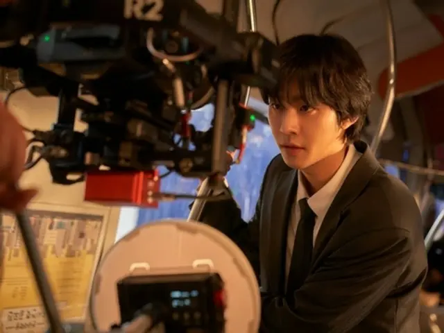 「全知的な読者の視点から」アン・ヒョソプ＆イ・ミンホ、「集中するとこんなにセクシー」…没入モーメントスチール公開