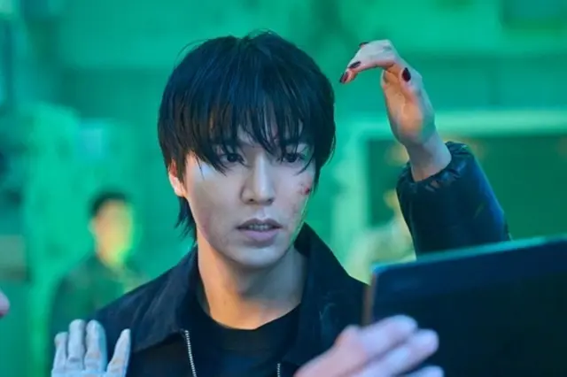 「全知的な読者の視点から」アン・ヒョソプ＆イ・ミンホ、「集中するとこんなにセクシー」…没入モーメントスチール公開