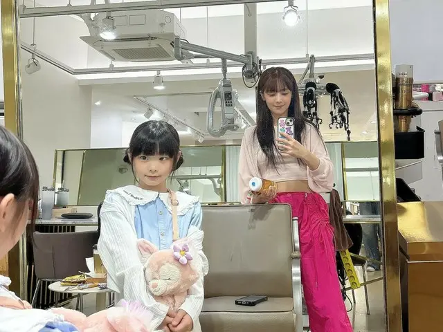 Soyul（Crayon Pop 的前成员）看起来就像她偶像的妈妈......如此可爱的“母女”