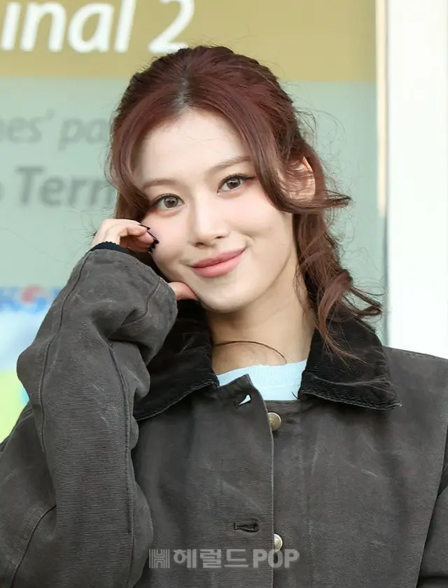 サナ、G-DRAGONとの熱愛説を釈明