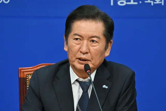 <W解説>韓国与党「共に民主党」の新代表に就任したチョン・チョンレ氏とは？
