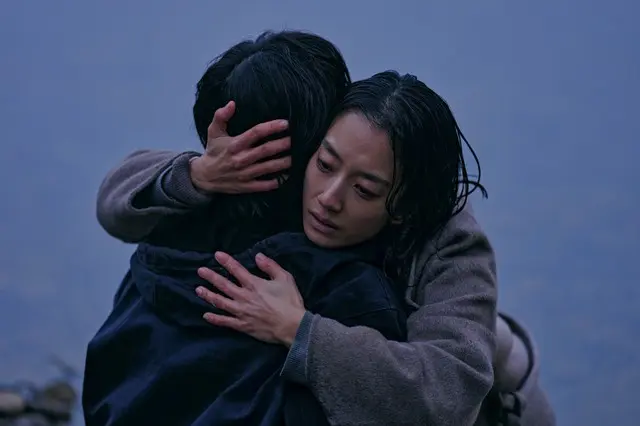 韓国発＜精神（メンタル）崩壊＞サスペンス・スリラー『侵蝕』、クォン・ユリ＆クァク・ソニョン＆イ・ソルが鮮烈な変貌を遂げて圧倒的な演技を披露！監督からのコメントも到着！2