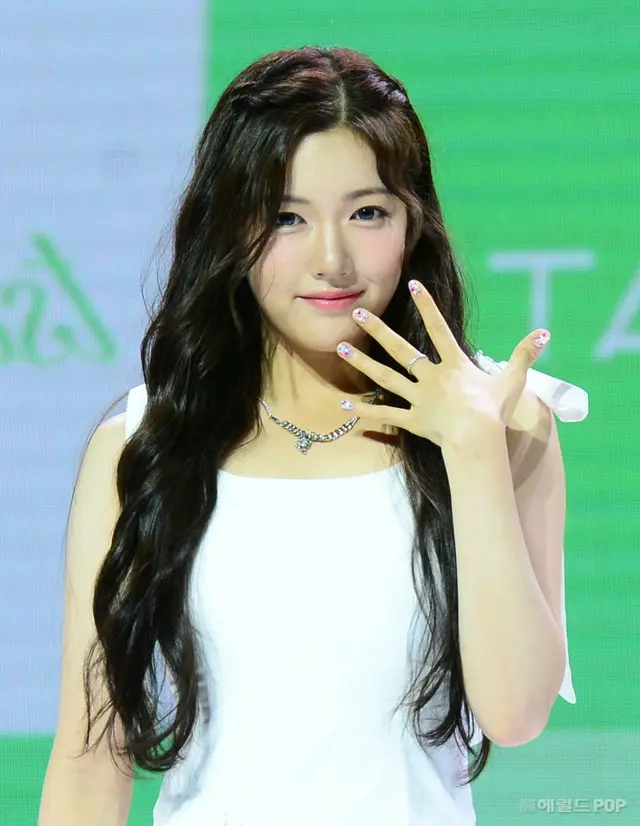 「AtHeart」のソヒョン