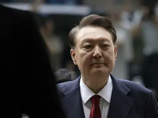 民主党议员全贤熙表示，“尹锡烈前总统在拘留所里吃得很好，整天都待在有空调的会见室里。”（韩国）