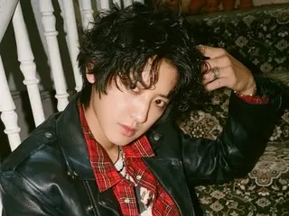 EXO 成员 CHANYEOL 在第二张迷你专辑《Upside Down》中展现成熟的人生态度