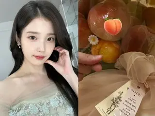 IU 用手心回应卞宇硕的粉丝礼物...他们的化学反应已经完成了吗？