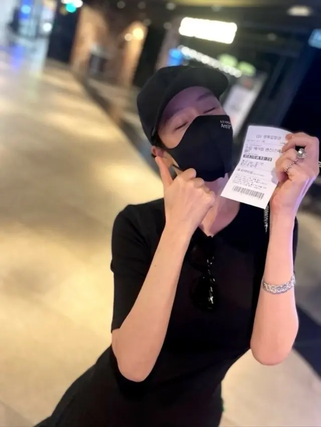 「シグナル」続編決定の俳優キム・ヘス、超ミニスカートでパーフェクトなSラインをアピール…自己管理の高段者ぶり発揮