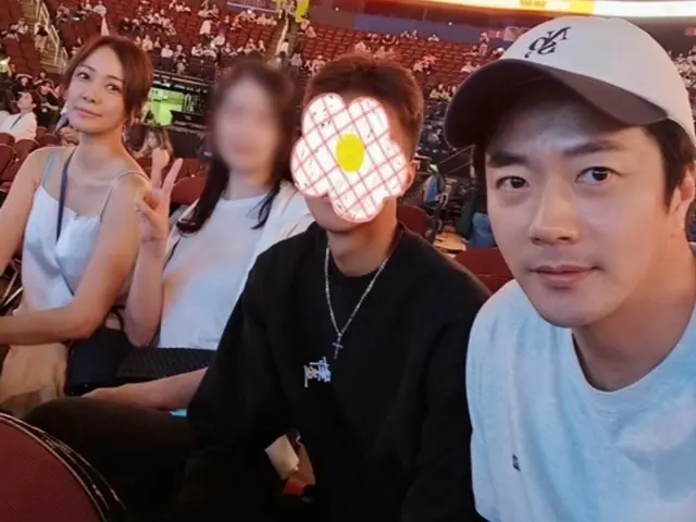 俳優クォン・サンウ＆ソン・テヨン夫妻、G-DRAGON（BIGBANG）の米国公演を観覧…「永遠なものは絶対ある！GD」