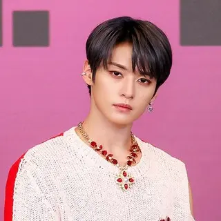 LEE KNOW（Stray Kids）