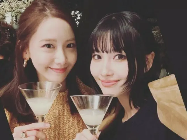 “我完全同意这个组合”……Yuna♥Momo，偶像视觉线在巴黎相遇