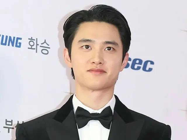 [图]“EXO”D.O.与演员李秉宪、金善浩出席“釜山电影奖”红毯