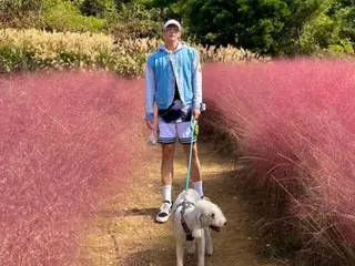 《2PM》Jun.K 与爱犬丹佛一起在美丽的秋季散步中治愈心灵