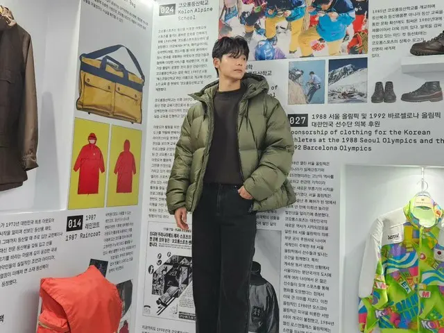 《CNBLUE》KANG MINHEE 穿着温暖羽绒服的模特姿势