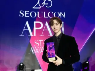 《2PM》俊昊荣获“2023 APAN STAR AWARDS”大奖和五冠……“希望2024年是分享爱、分享悲伤的一年。”