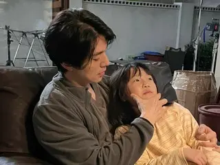演员李栋旭公开《杀手店》拍摄现场……其实他是亲密的叔叔和侄女