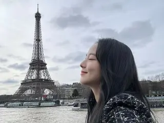“BLACKPINK”Jisoo，以埃菲尔铁塔为背景的巴黎女神