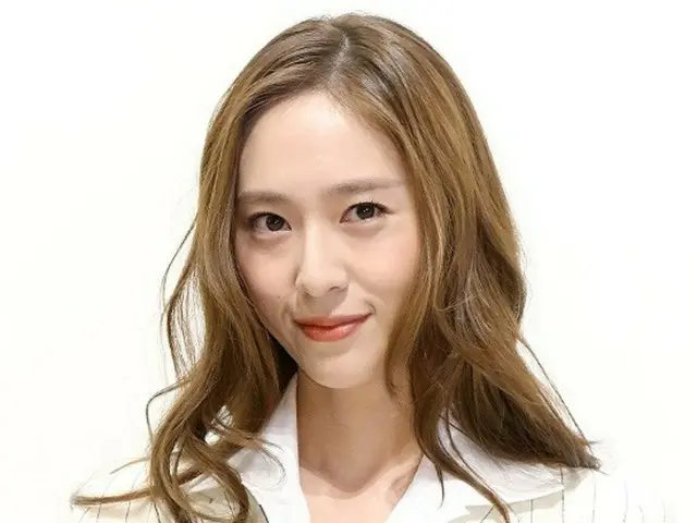 [图]“f(x)”Krystal(郑秀晶)出席“Ralph Lauren”活动...美丽笑容